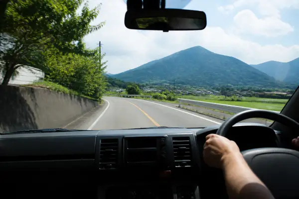 熟悉日本道路的司機駕駛直達目的地