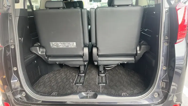 Alphard 車內空間 2