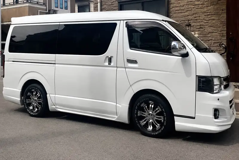 Hiace 14座車內角度