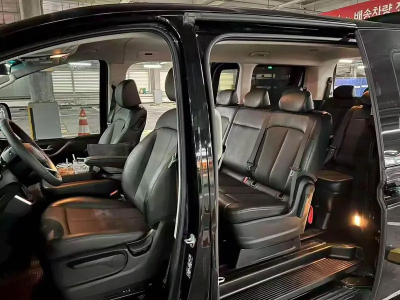 Starex 獨立皮椅車廂