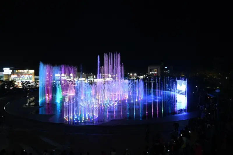 多大浦夢幻夕陽噴泉夜間水柱與燈光秀