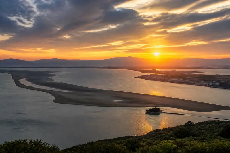 多大浦峨嵋山展望台眺望洛東江口沙洲與夕陽