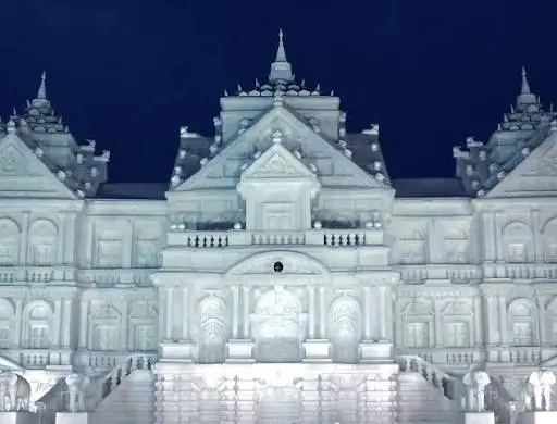 札幌雪祭大通會場的大型雪雕與夜間點燈