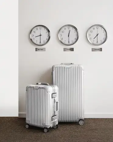 RIMOWA 鋁鎂合金行李箱的經典溝槽設計
