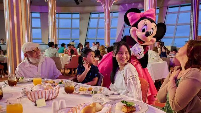Hollywood Spotlight Club | Source: Disney Cruise Line