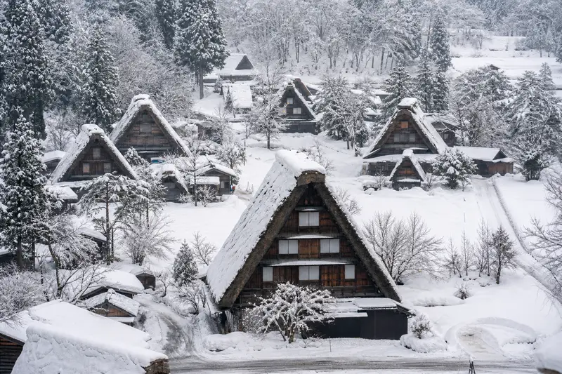 白川鄉合掌造聚落覆蓋白雪的經典冬季景色