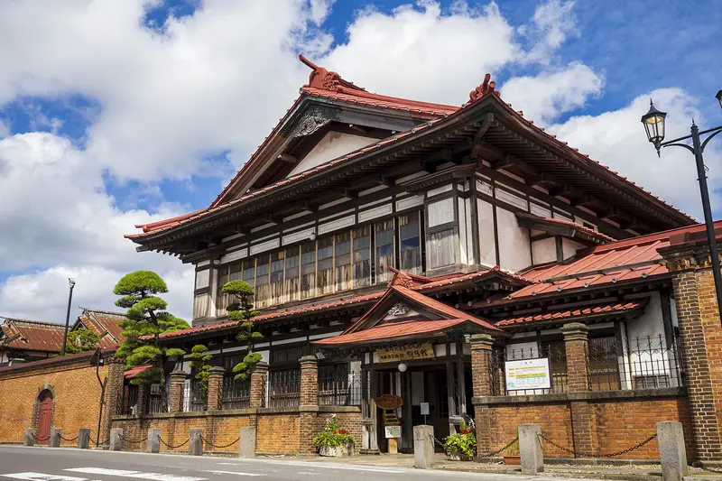 太宰治記念館「斜陽館」全攻略｜金木町文學散策一日遊，疎開の家、雲祥寺、芦野公園一起排