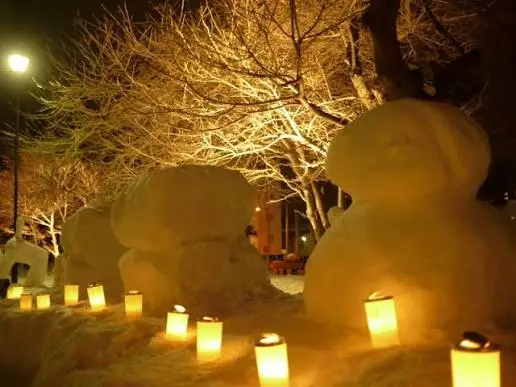 弘前公園雪燈籠まつり夜景，武者繪雪燈籠與雪中天守