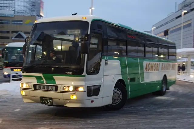 青森冬季交通生存指南：你查到的那班公車，冬天根本沒開——奧入瀨、十二湖、龍飛全斷線，先看這張「能去／不能去」對照表