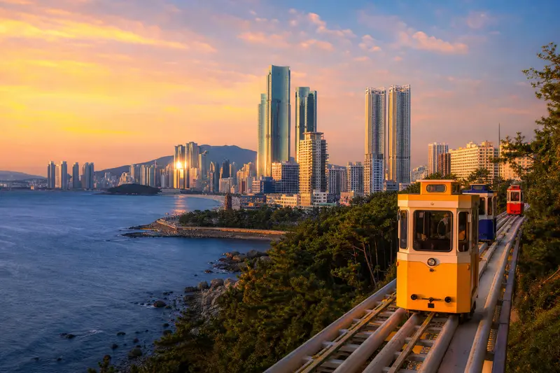 2026 釜山景點推薦 20 選｜海雲台藍線公園列車、甘川洞文化村、The Bay 101 必去攻略