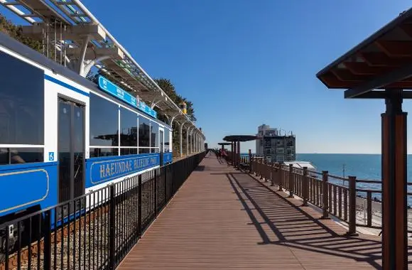 前往青沙浦的海雲台藍線公園海岸列車