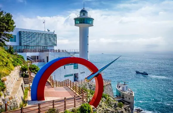 太宗台影島燈塔與斷崖海景，Danubi 環島列車行駛