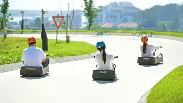 Skyline Luge 斜坡滑車，親子共乘衝下山道