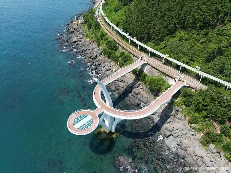 青沙浦雙生紅白燈塔與灌籃高手鐵道平交道