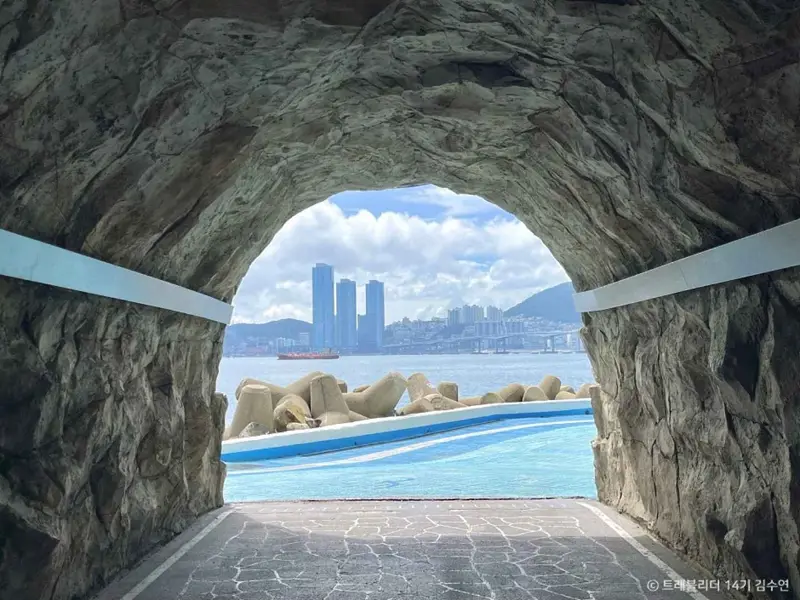 白淺灘海岸隧道框住南海的打卡畫面