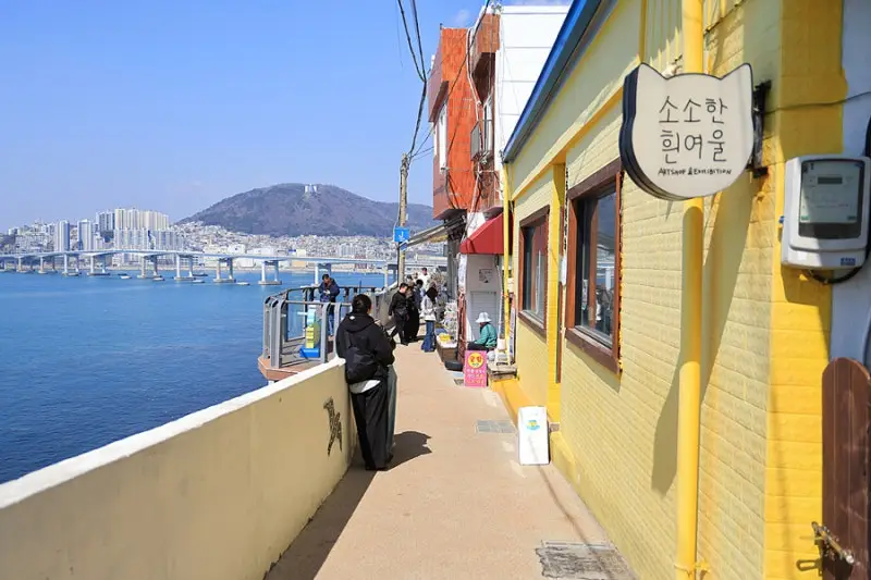 白淺灘巷弄海景咖啡廳