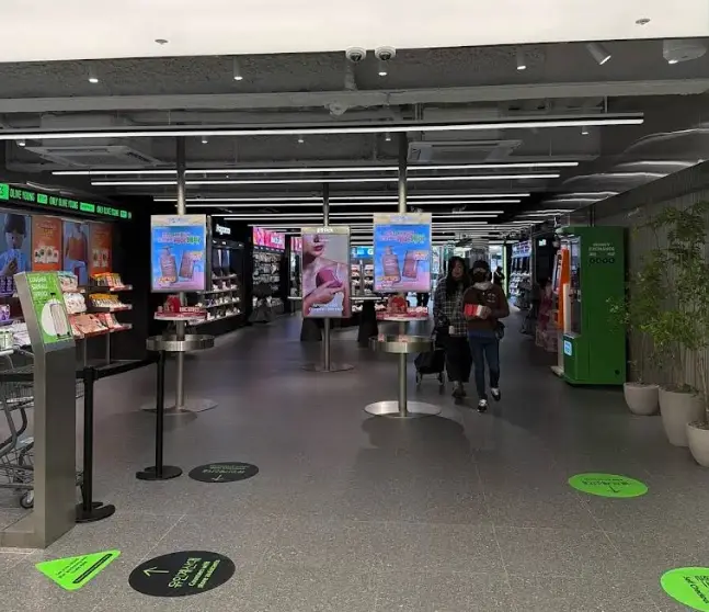 Olive Young 西面旗艦店雙層樓面與體驗區