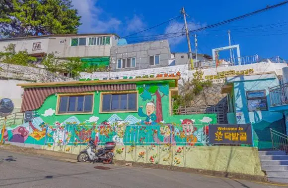 닥밭골壁畫村彩色房屋與壁畫巷弄