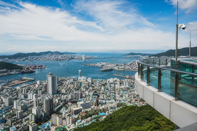 釜山塔白天觀景台俯瞰南浦洞、影島與釜山港全景