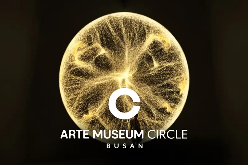 ARTE MUSEUM CIRCLE 金色沙粒般的流動光環