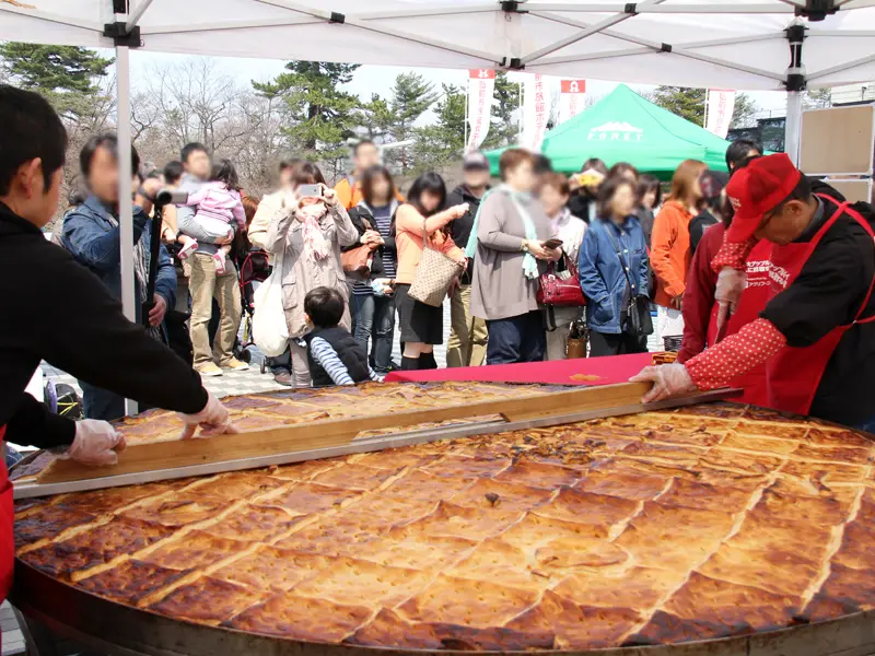 弘前櫻花祭園內屋台與津輕在地小吃