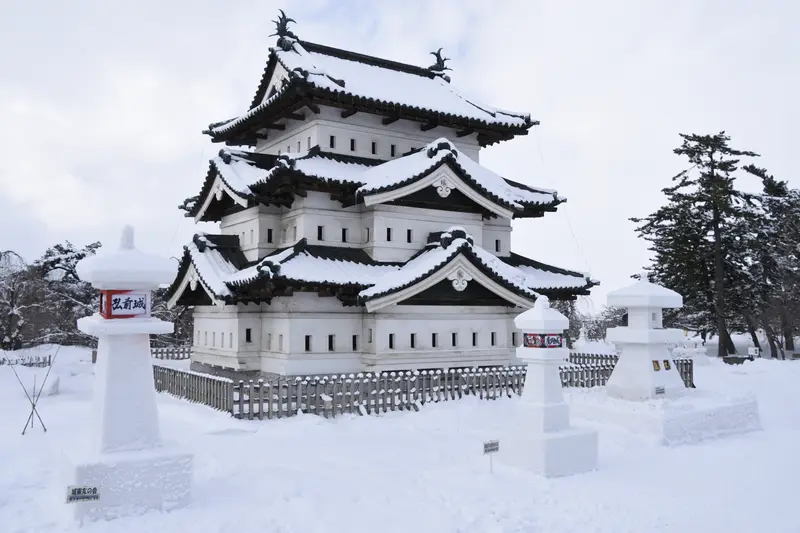 弘前城雪燈籠まつり 2027 全攻略：2/10–2/14 雪中點燈，看點、交通與夜間包車一次看