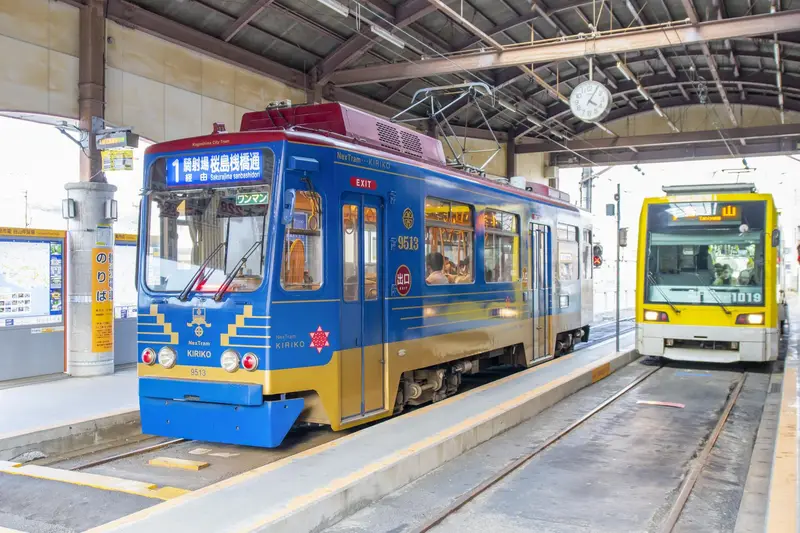 鹿兒島市區行駛的路面電車（市電），穿梭天文館一帶街道