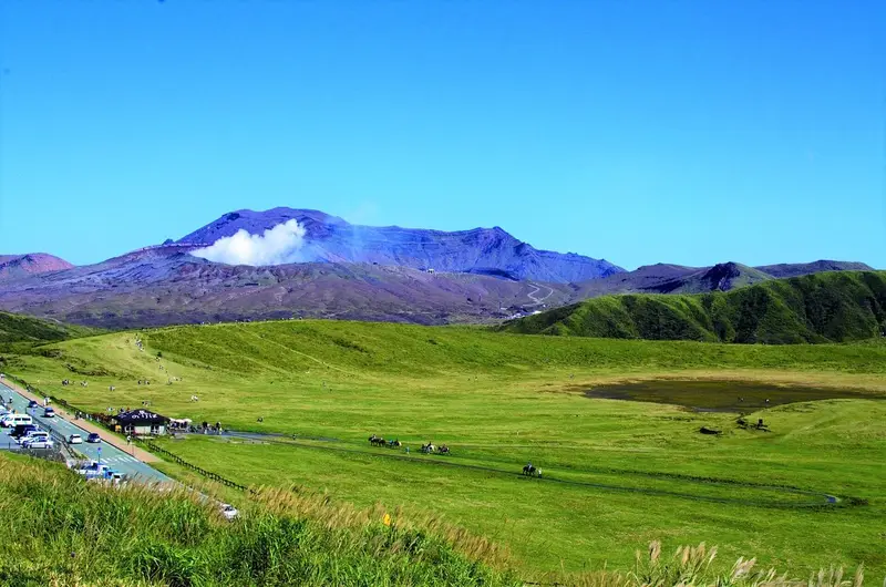 阿蘇草千里之濱大草原與火山景色