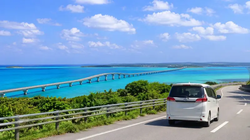 宮古島跨海大橋與湛藍海景，適合自駕放空旅行。