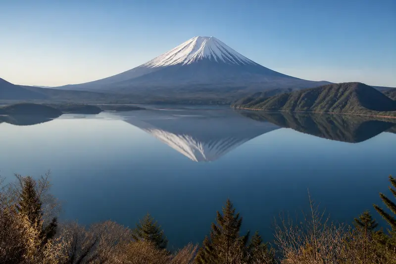 本栖湖中之倉峠展望地：千圓日鈔同款逆富士構圖
