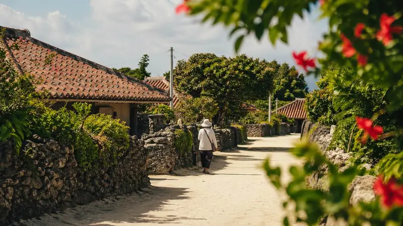 沖繩慢旅行型離島與傳統聚落氛圍圖