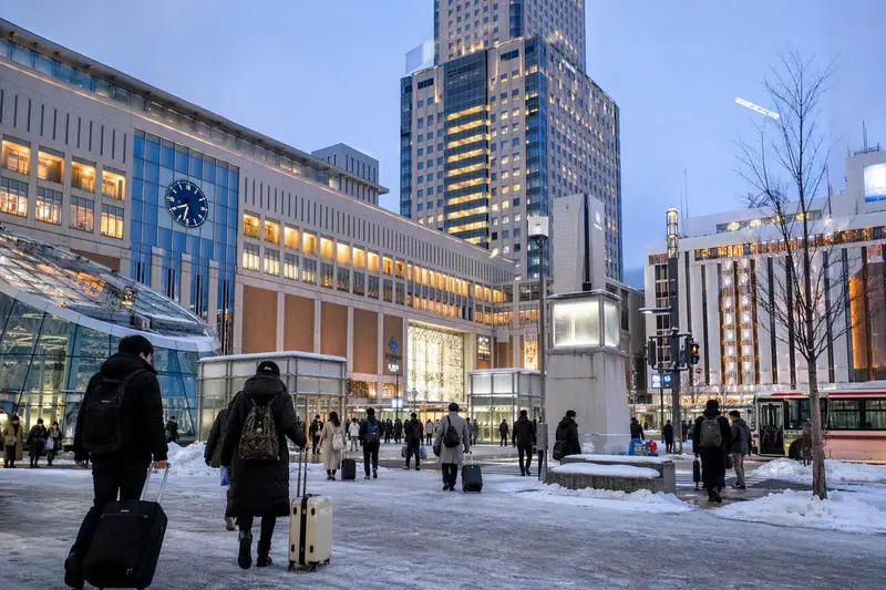 札幌站周邊飯店與冬季行李移動情境
