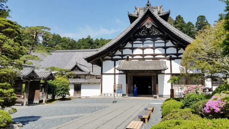 瑞巖寺：兩側老杉木夾道的參道與本堂