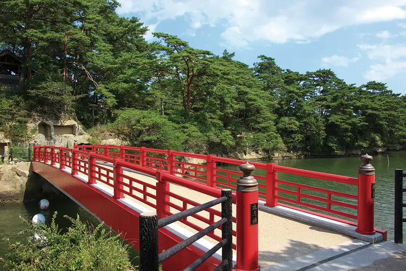 通往雄島的渡月橋與松島灣景色