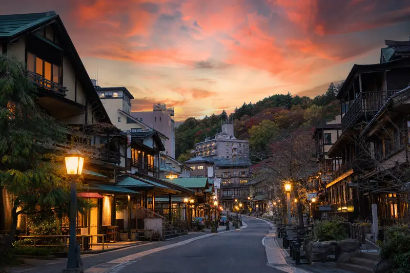鳴子温泉街傍晚街景