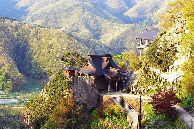 山寺立石寺石階與奇岩