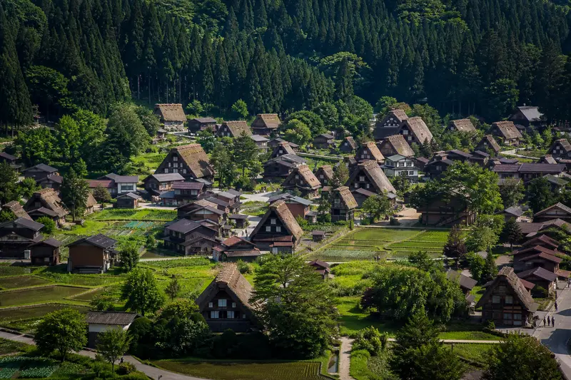 白川鄉合掌村白天常態開放景色