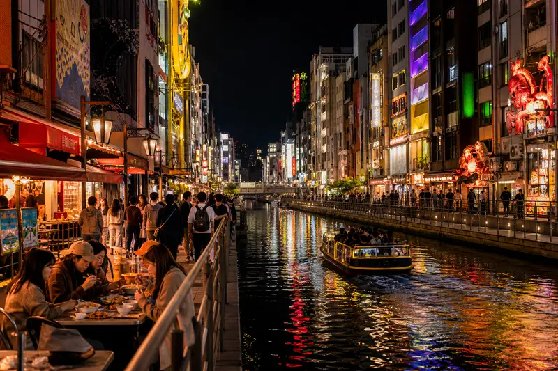 大阪難波道頓堀夜景與熱鬧街區，適合購物美食住宿選擇。