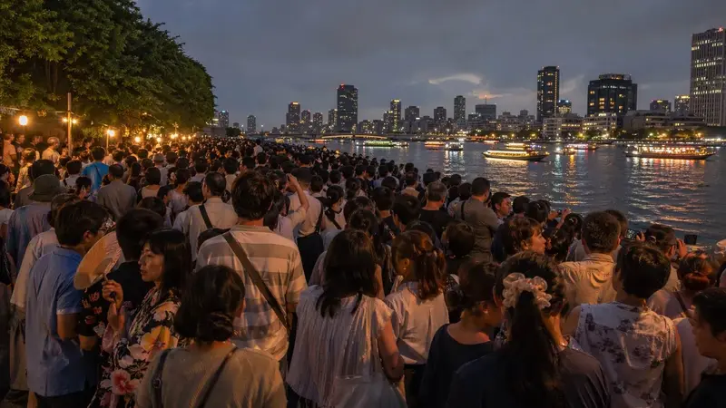 天神祭河岸觀賞區與人潮情境