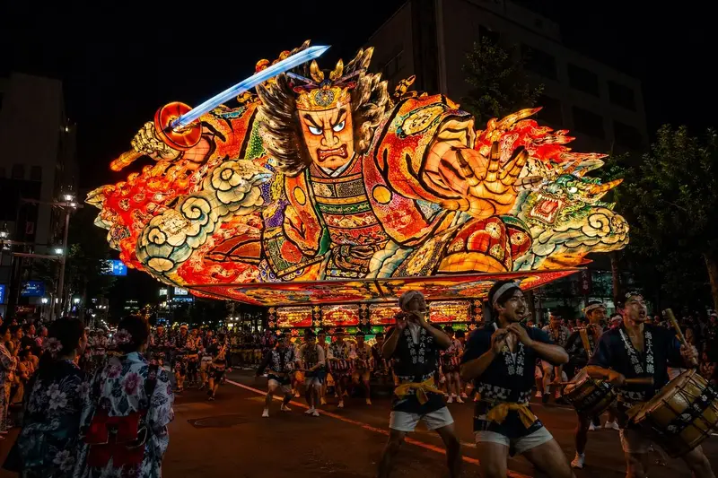 青森睡魔祭巨大燈籠夜間遊行