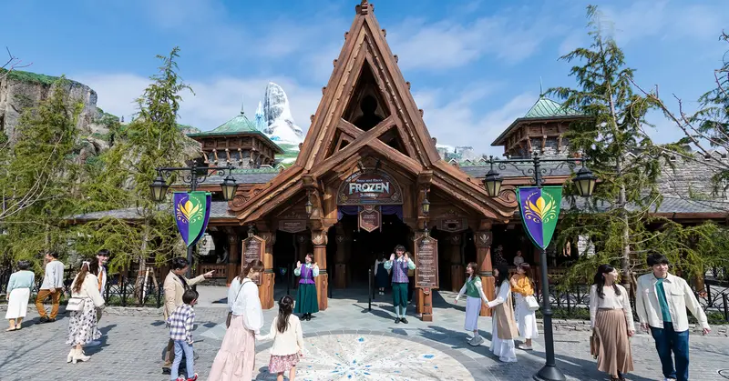Fantasy Springs 冰雪奇緣王國的城堡場景