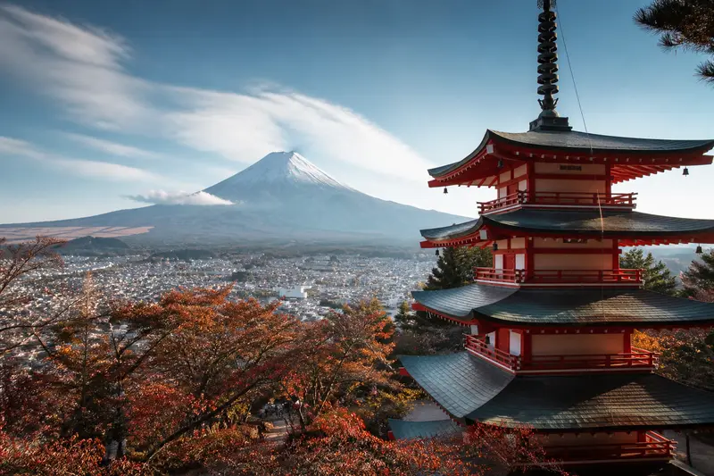 新倉山淺間公園忠靈塔（五重塔）與富士山同框經典構圖