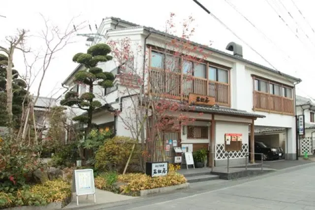 沖端一帶鰻魚料理老店外觀，緊鄰堀割水路