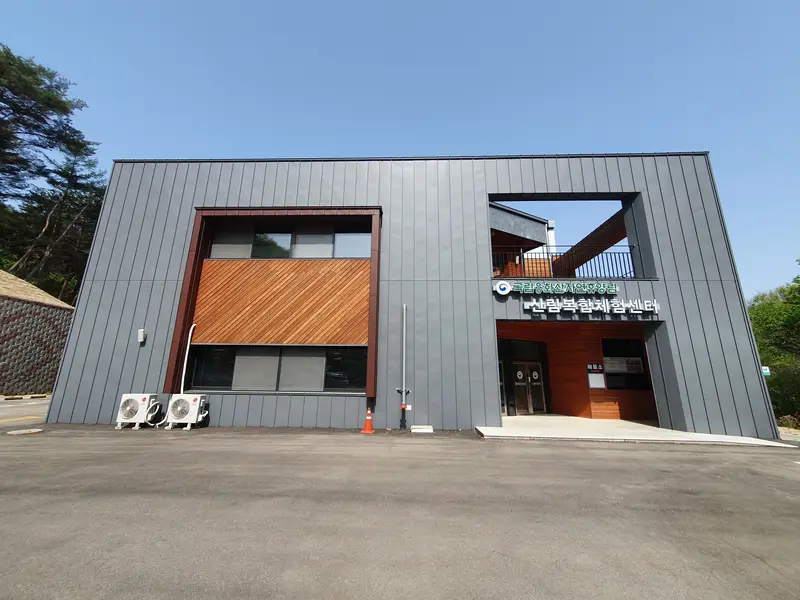 寶賢山自然休養林的林間木屋住宿與森林療癒空間