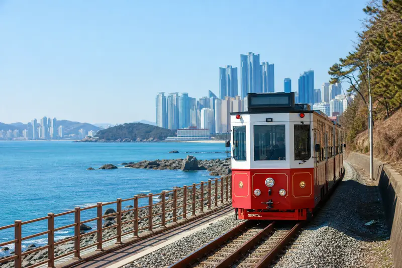 藍線公園海岸列車沿海行駛