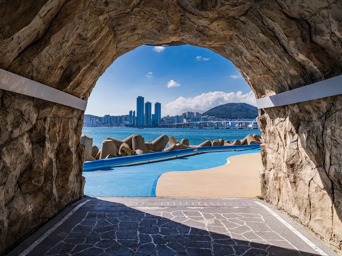 釜山白淺灘文化村海邊壁畫