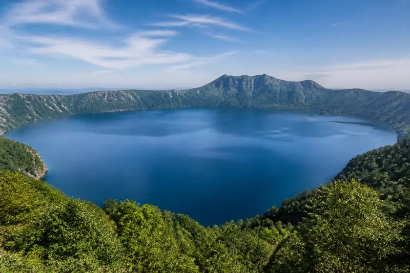 摩周湖霧藍色湖面
