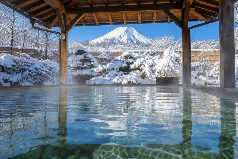 紅富士之湯露天風呂眺望雪富士