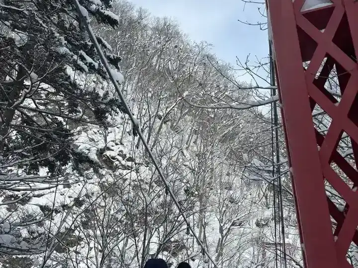 定山溪溫泉街與溪谷