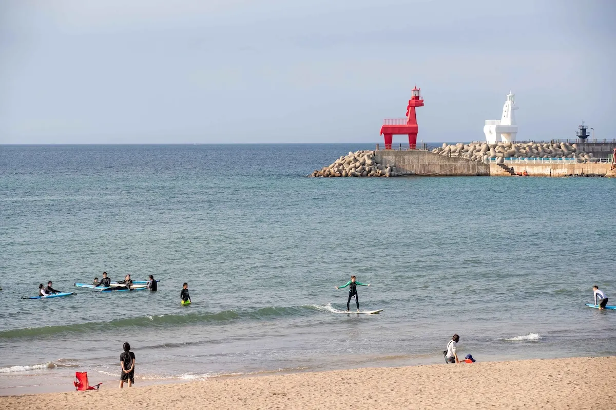 濟州梨湖海水浴場紅白馬燈塔